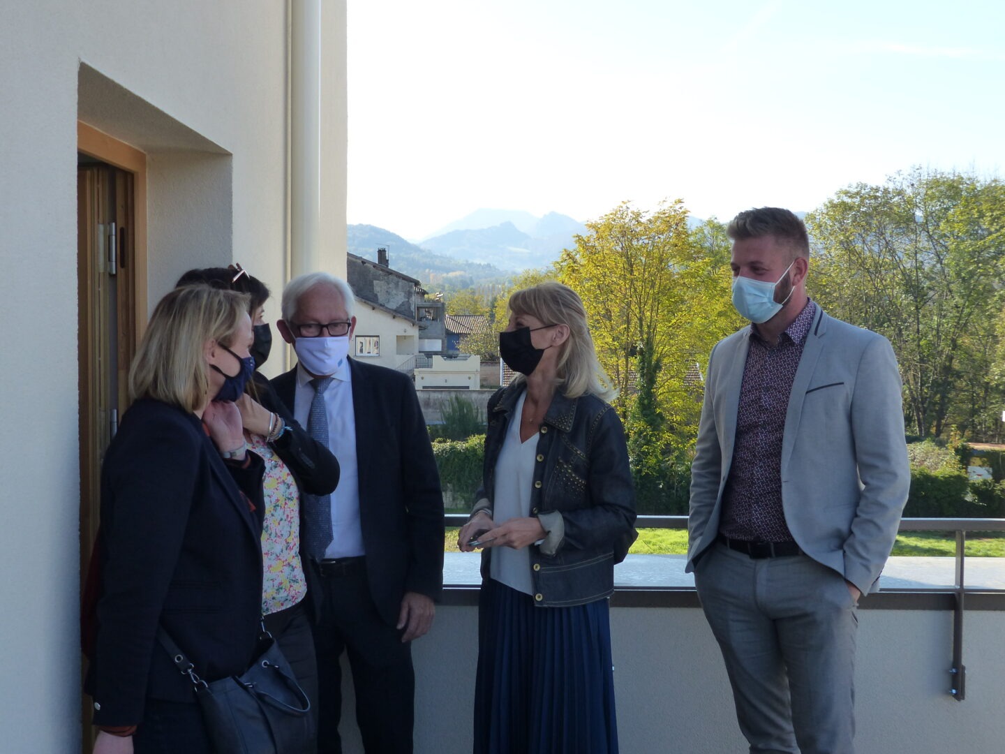 Visite de la maison de santé à St Jean en Royans : Aurélien Esprit (DAH) et Marie-Pierre Mouton (Département de la Drôme)